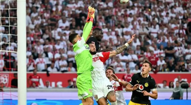 Borussia Dortmund Sempurna, Kalahkan Stuttgart dan Pimpin Bundesliga dengan 12 Poin